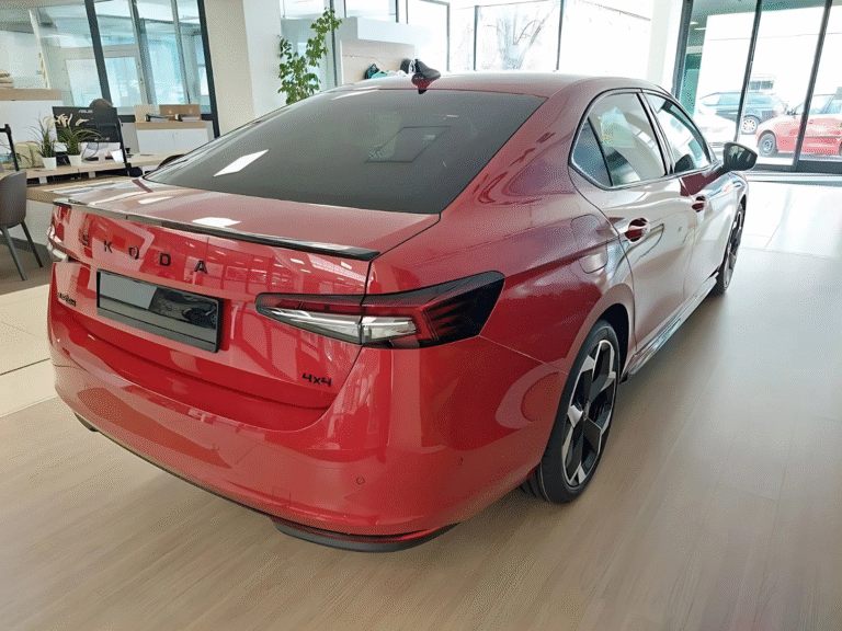 superb sedan 2