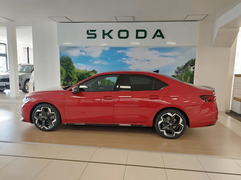 superb sedan 3